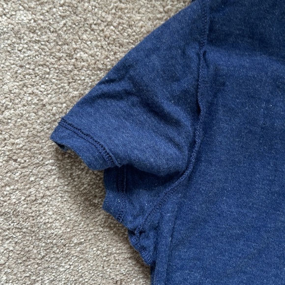 Free State blue tshirt rose motif - rosebud vine on left corner - Picture 9 of 13